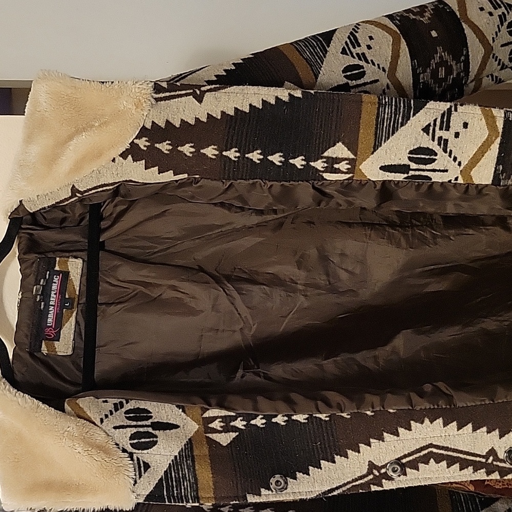 Aztec Print Coat L - Picture 9 of 10